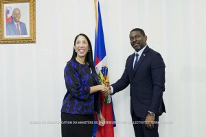 Visite de courtoisie de l’Ambassadeur des Etats-unis 🇺🇸 accrédité en Haiti 🇭🇹, madame Michele Jeanne Sison, au Ministre Jean Marie Reynaldo BRUNET.
